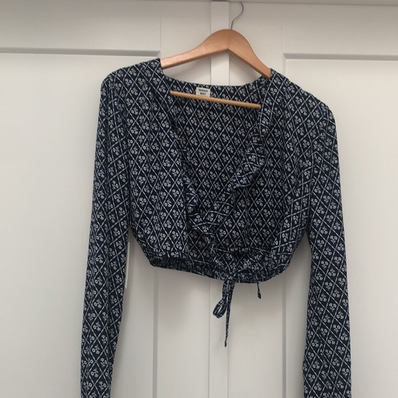 Aritzia Sundays Best Crop top Blouse - Picture 2 of 4